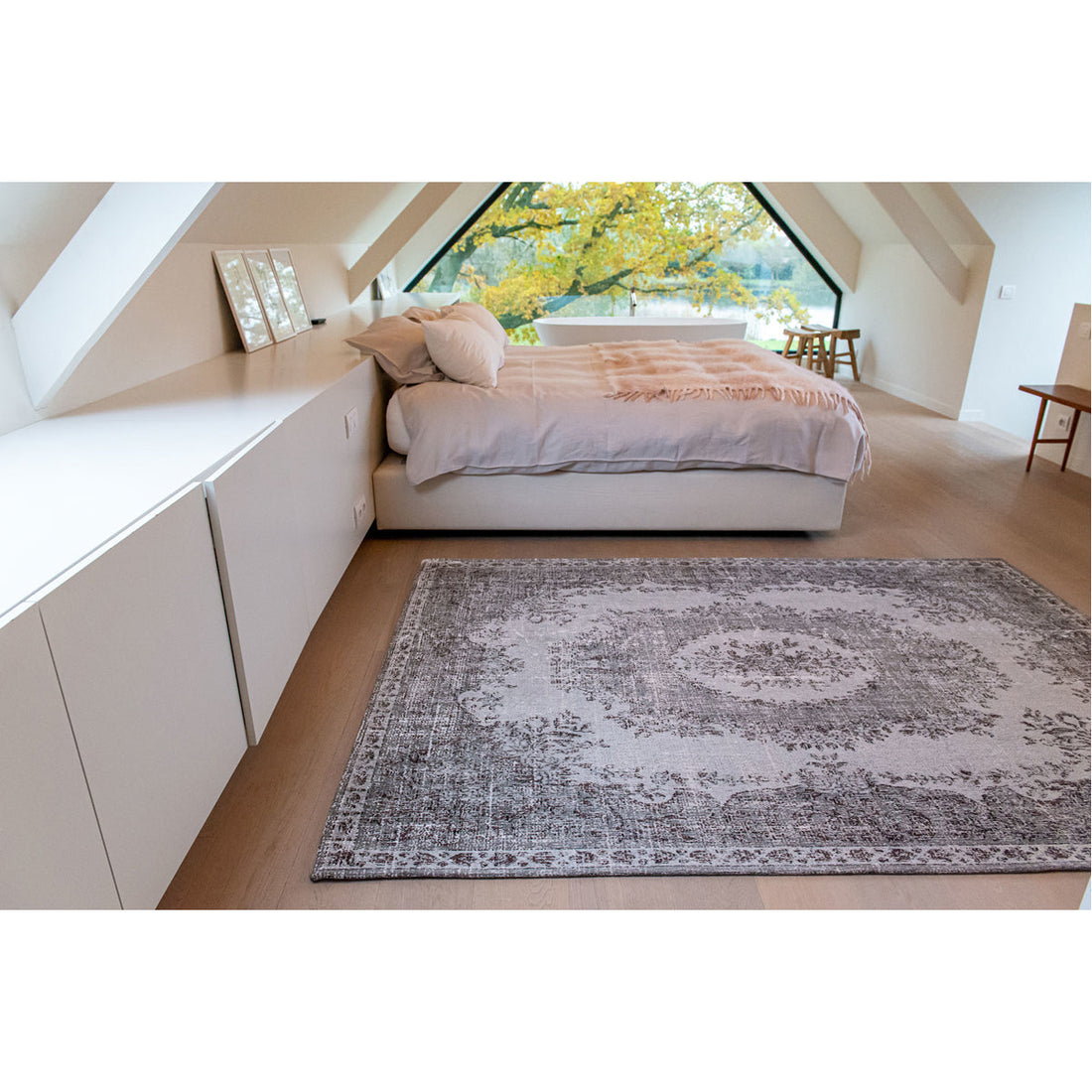 Louis de Poortere Palazzo Da Mosto 9107 Contarini White Rug