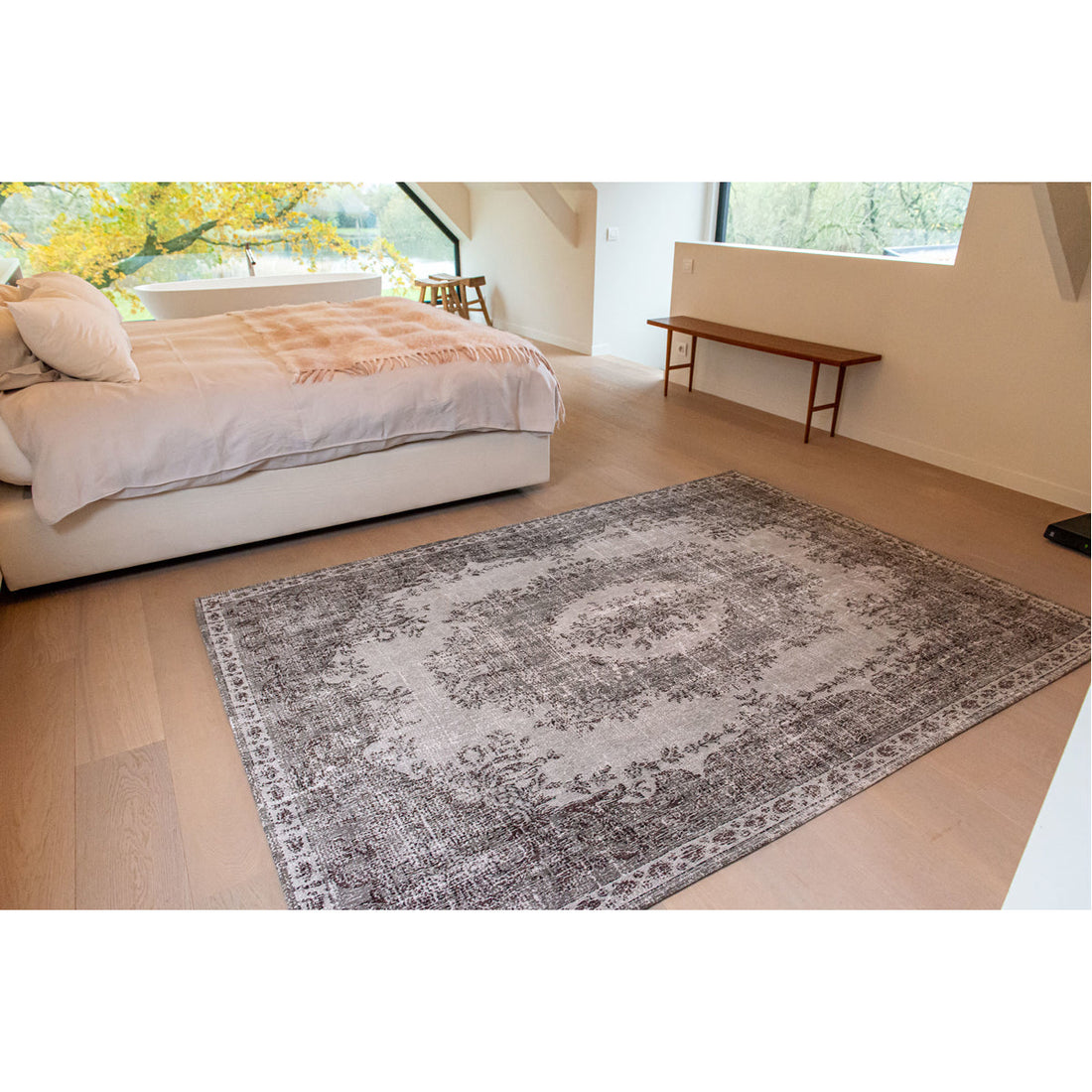 Louis de Poortere Palazzo Da Mosto 9107 Contarini White Rug