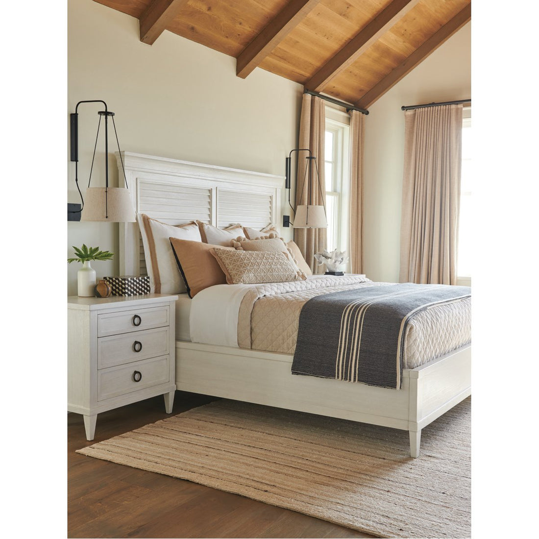 Tommy Bahama Ocean Breeze Royal Palm Louvered Bed