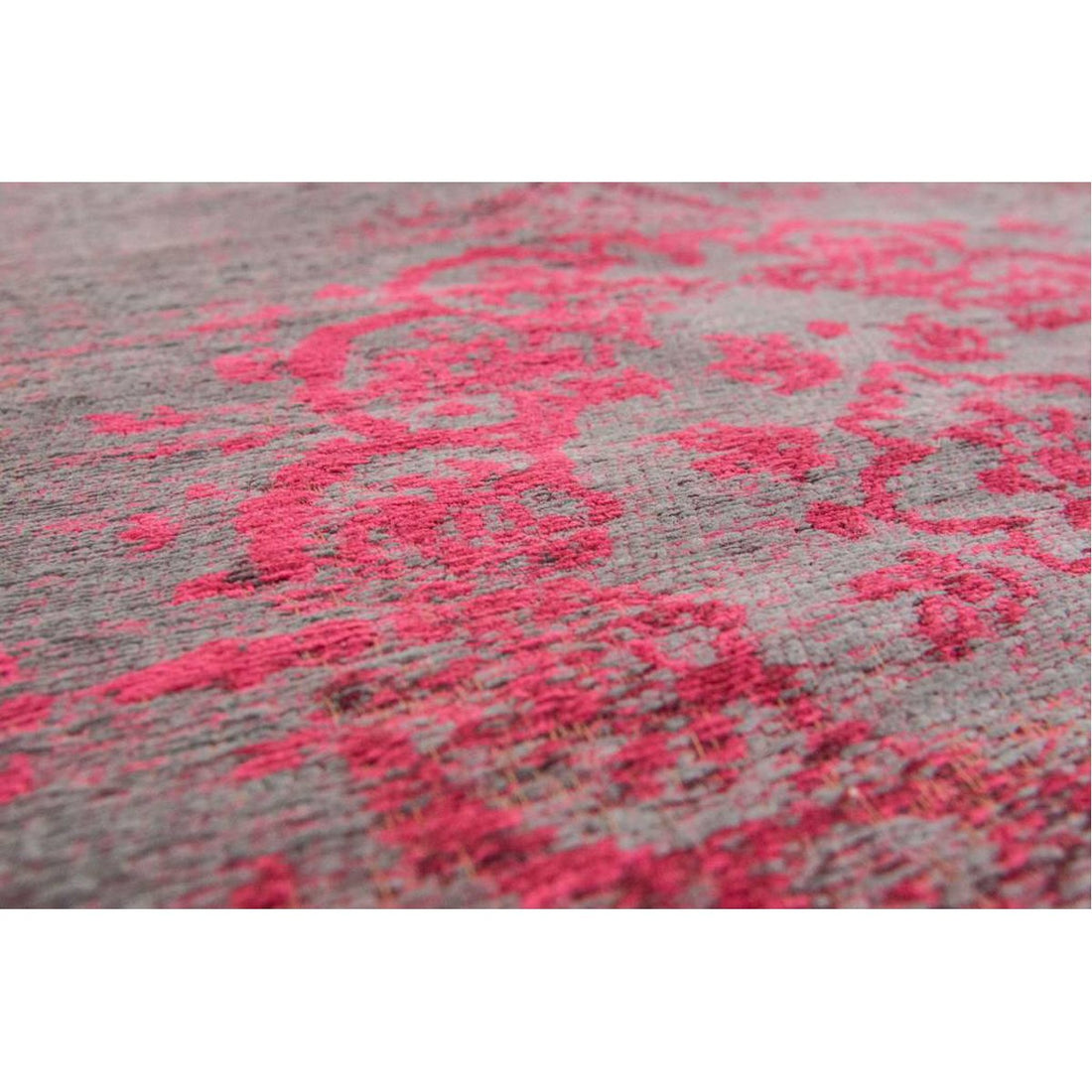 Louis de Poortere Fading World Medaillon 8261 Pink Flash Rug