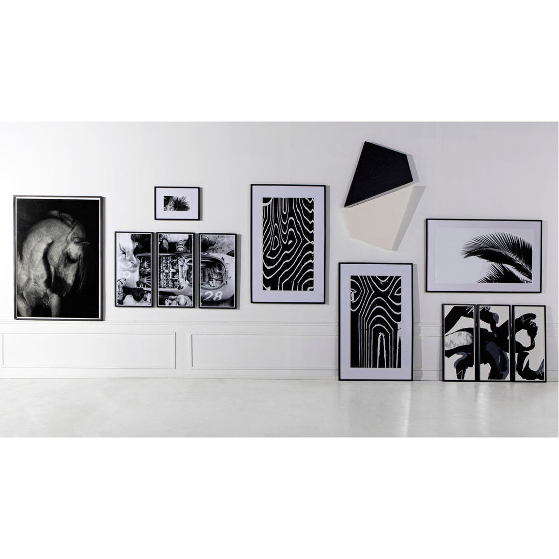 Sonder Living Black & White Palm Leaves Style B