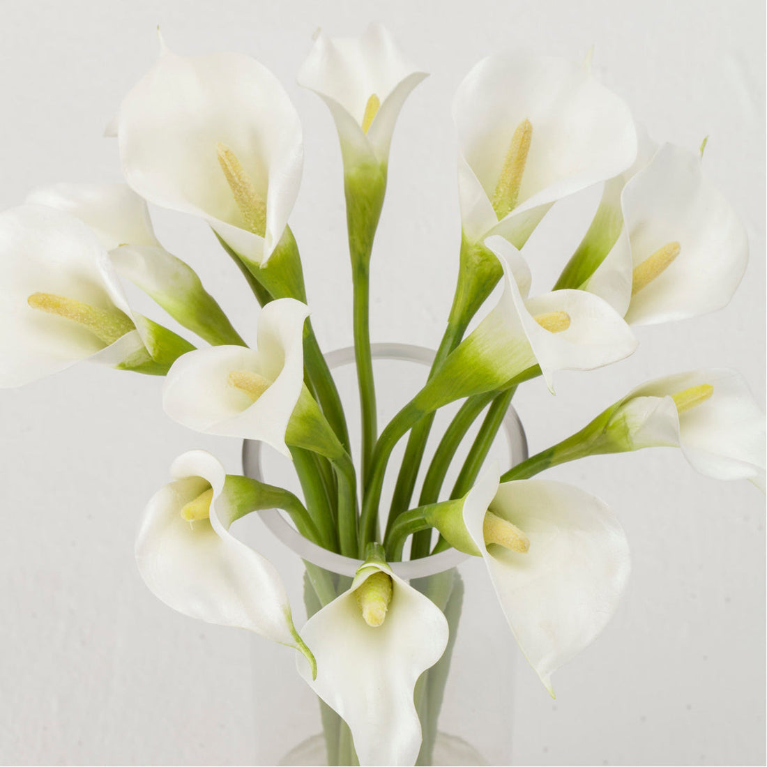 Sonder Living White Calla Lilies - Glass Vase