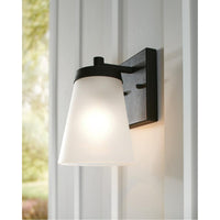 Sea Gull Lighting Renville Large 1-Light Outdoor Wall Lantern