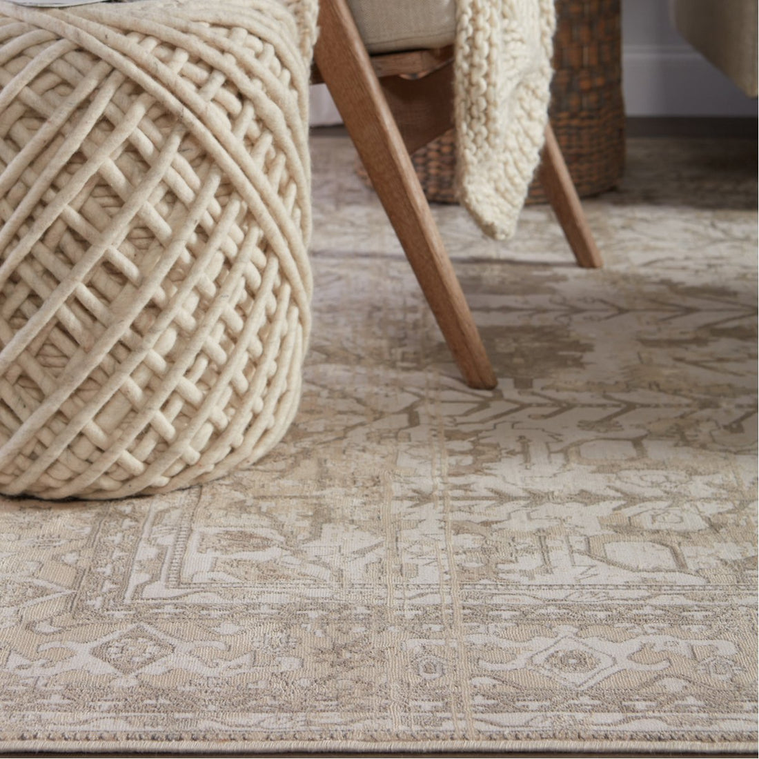 Jaipur Vienne Valentin Oriental Floral Cream Light Gray VNE05 Rug