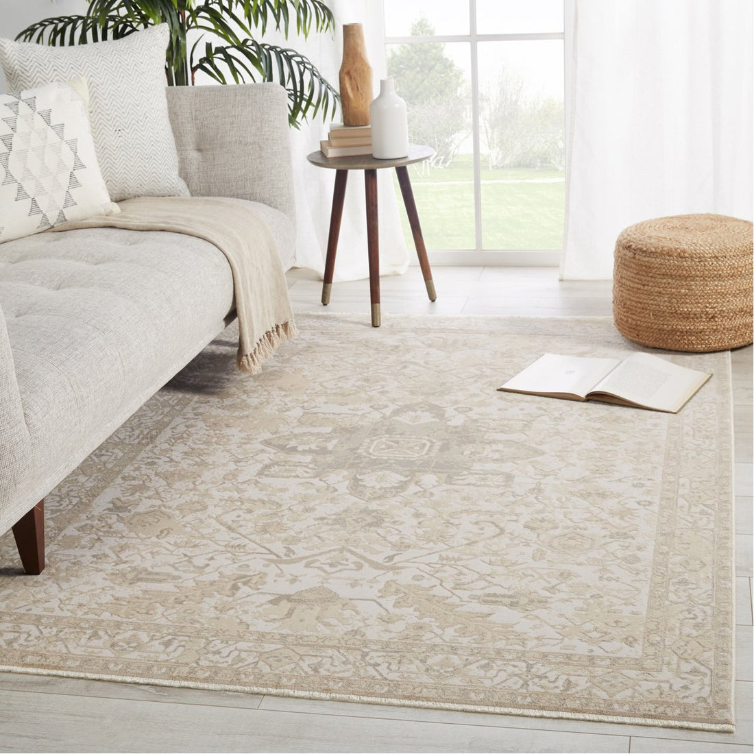 Jaipur Vienne Lucien Medallion Border Cream Light Gray VNE06 Rug